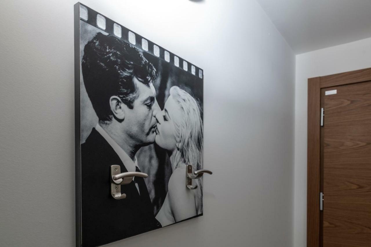 Residence Filmare Riccione Bagian luar foto