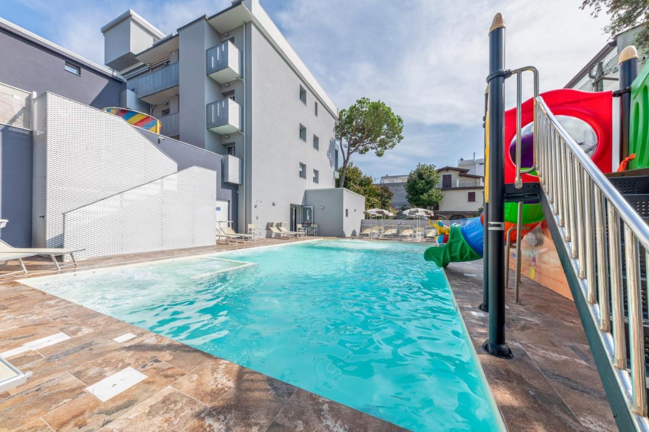 Residence Filmare Riccione Bagian luar foto