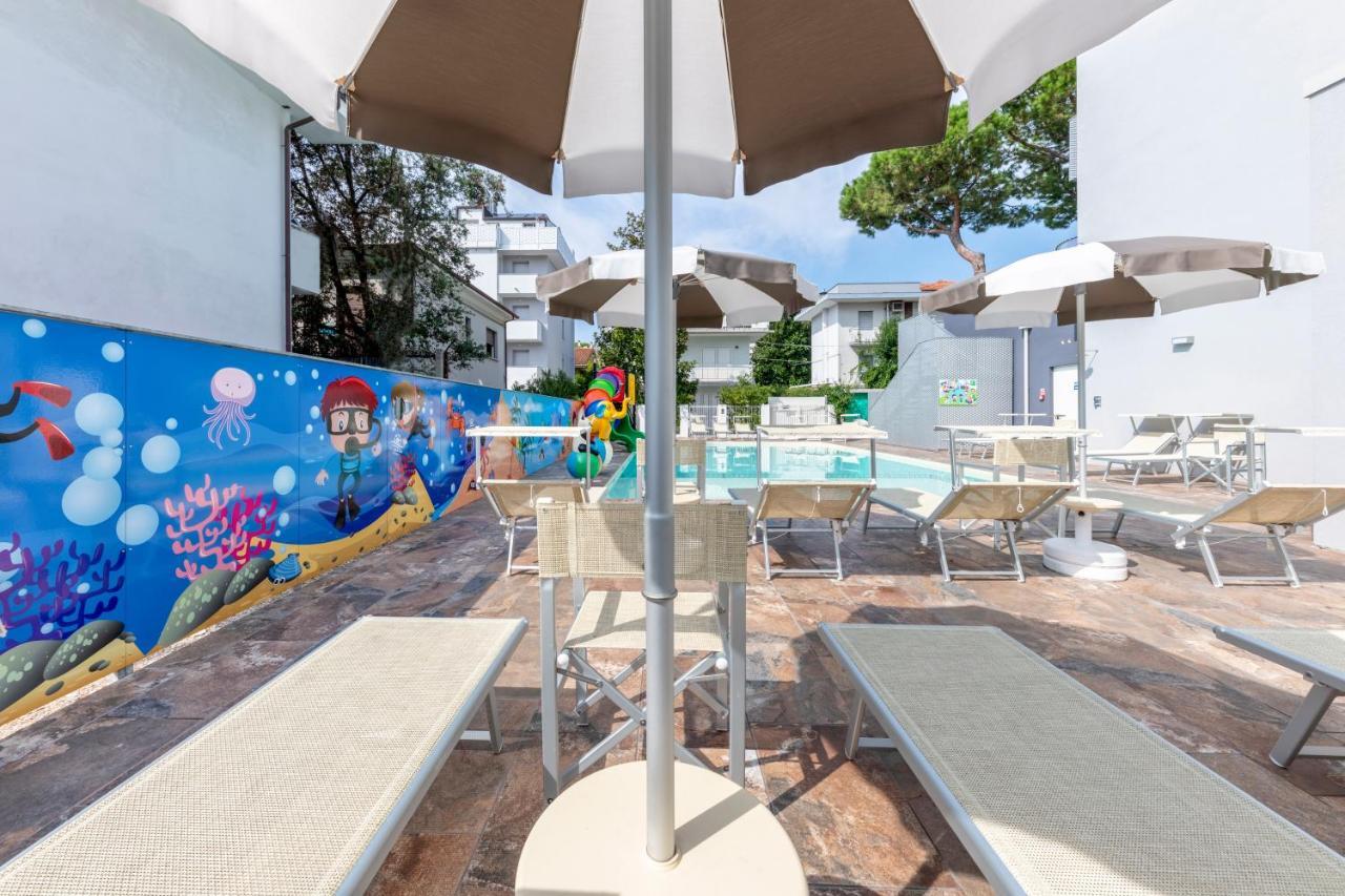 Residence Filmare Riccione Bagian luar foto