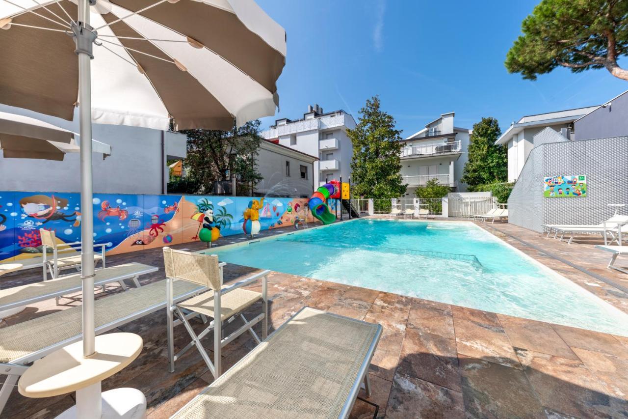 Residence Filmare Riccione Bagian luar foto