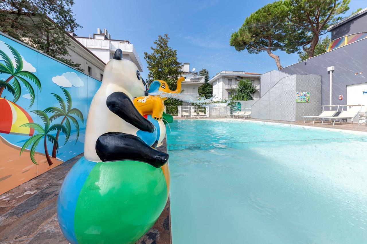Residence Filmare Riccione Bagian luar foto