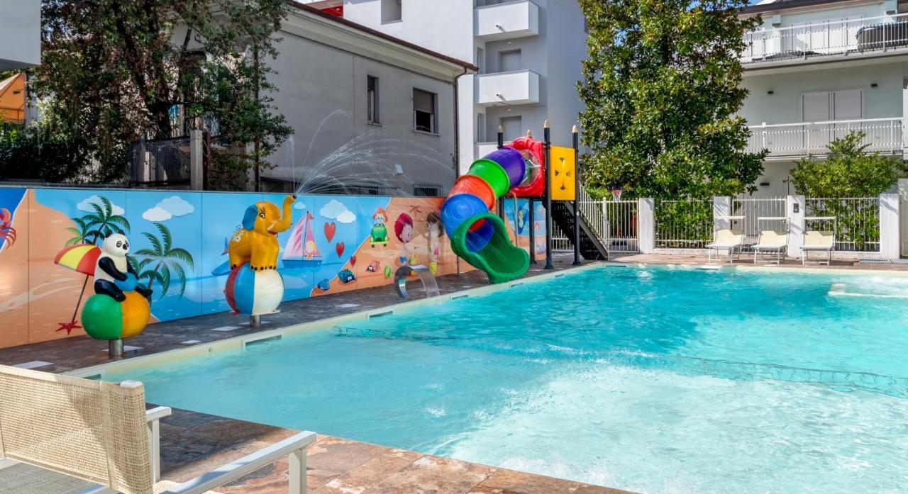Residence Filmare Riccione Bagian luar foto